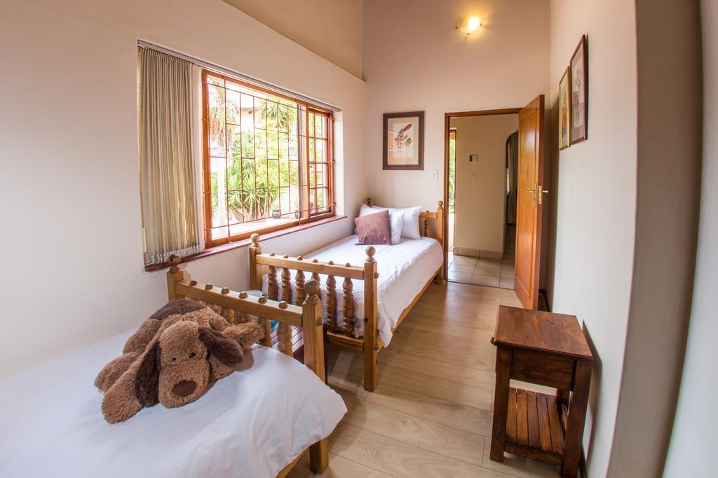 Winelands Villa Pensión y Cottages Somerset West Exterior foto